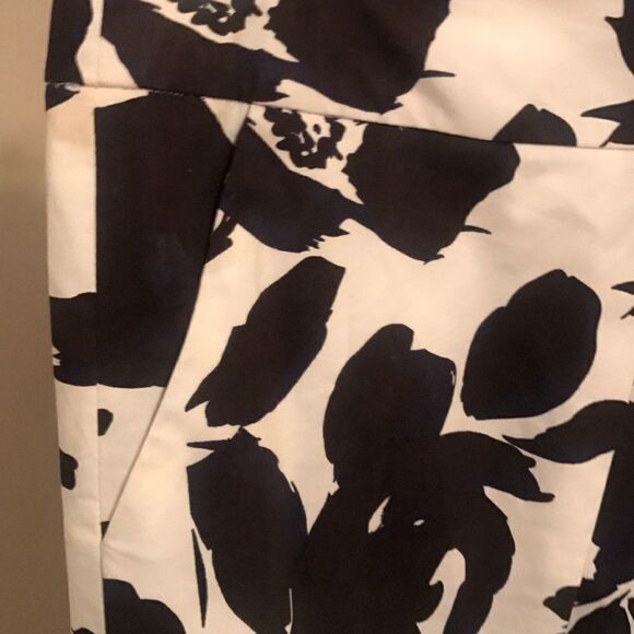 Simply Vera Black & White Floral Skirt - Size 4 - Picture 2 of 6